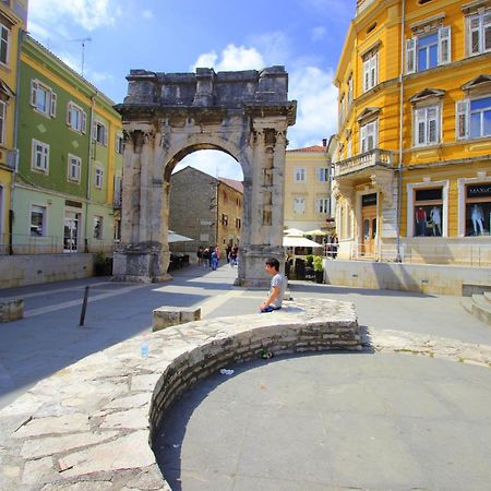 Top Center Room & Apartment Pula Exterior foto