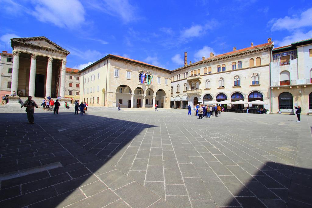 Top Center Room & Apartment Pula Exterior foto