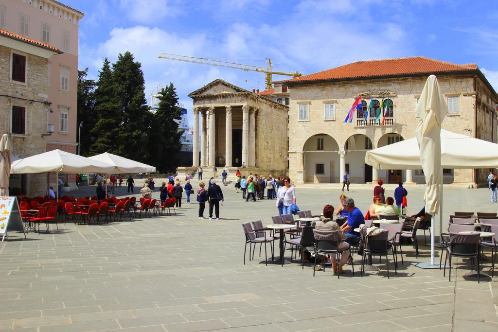 Top Center Room & Apartment Pula Exterior foto