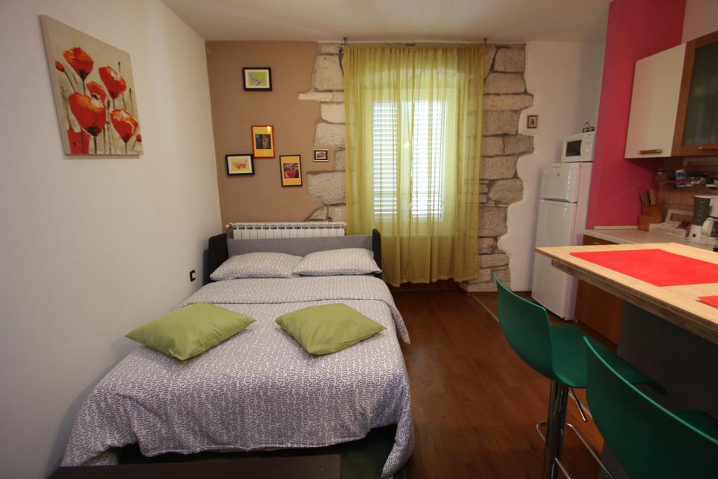 Top Center Room & Apartment Pula Exterior foto
