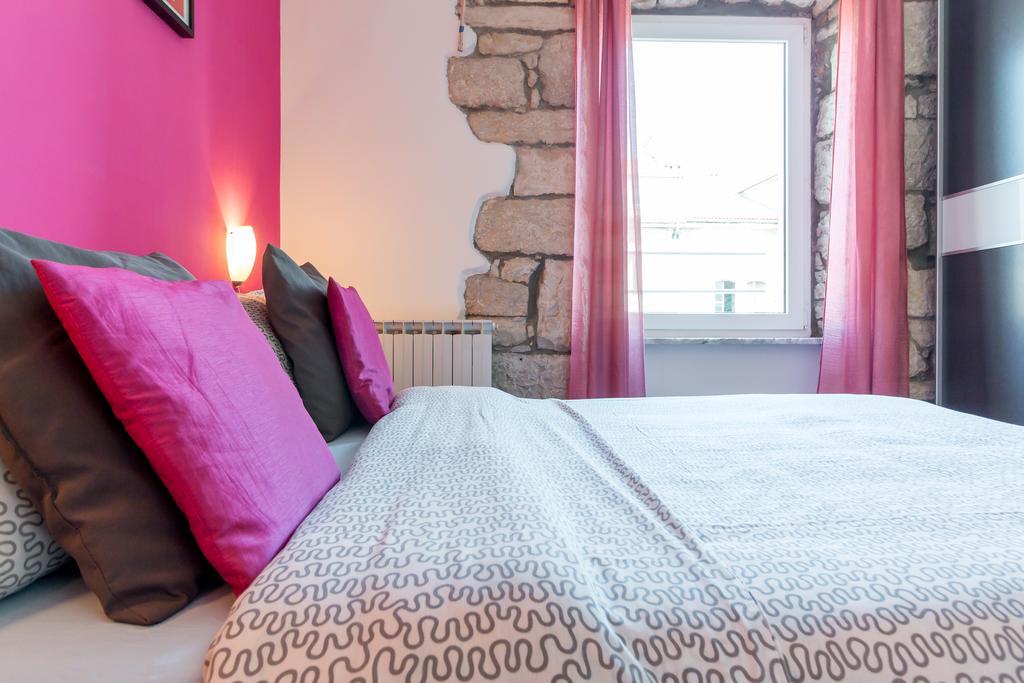 Top Center Room & Apartment Pula Exterior foto