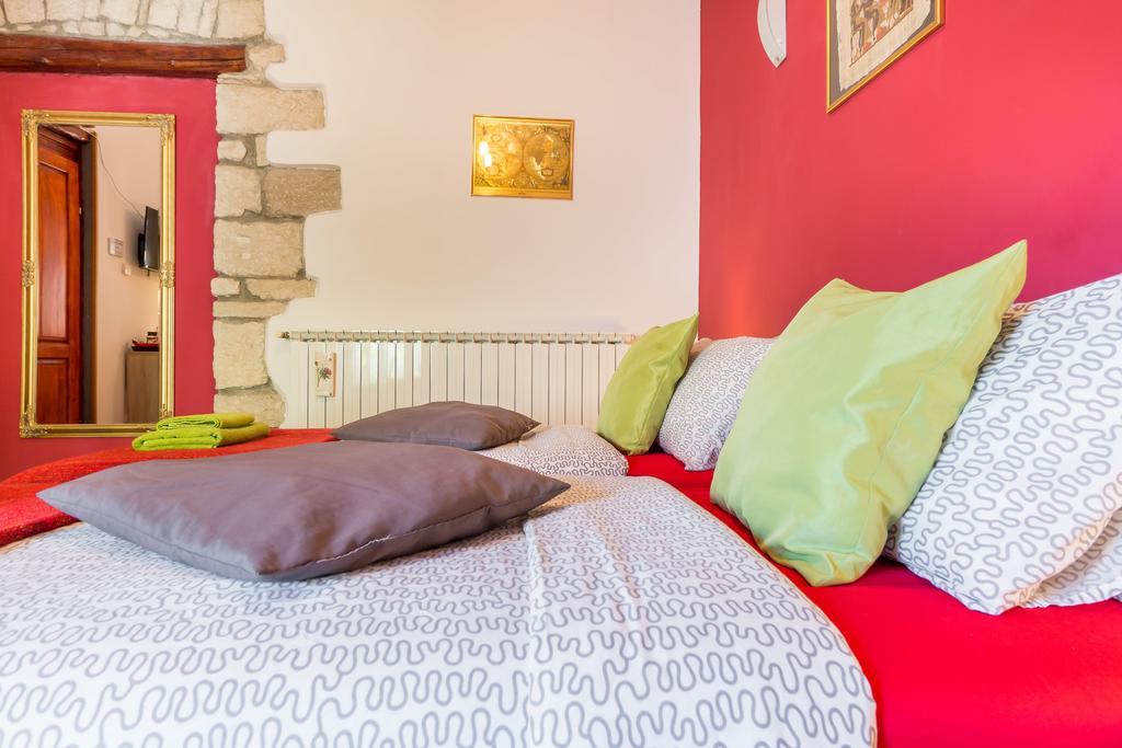 Top Center Room & Apartment Pula Exterior foto