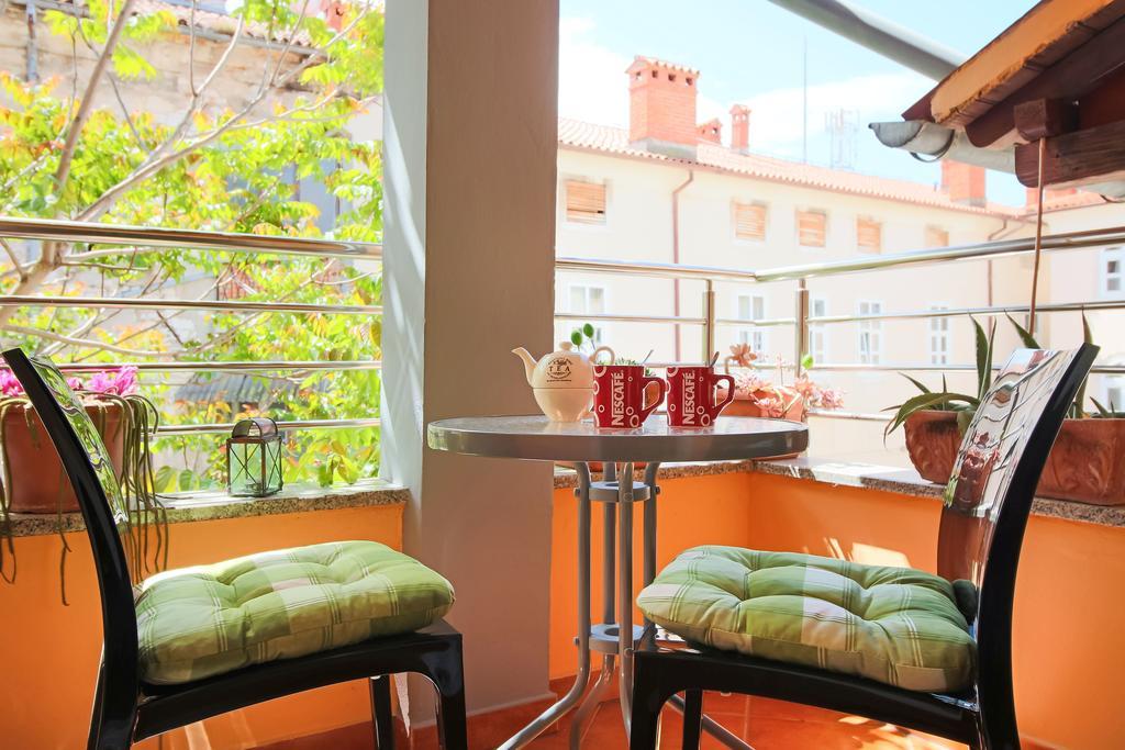 Top Center Room & Apartment Pula Exterior foto