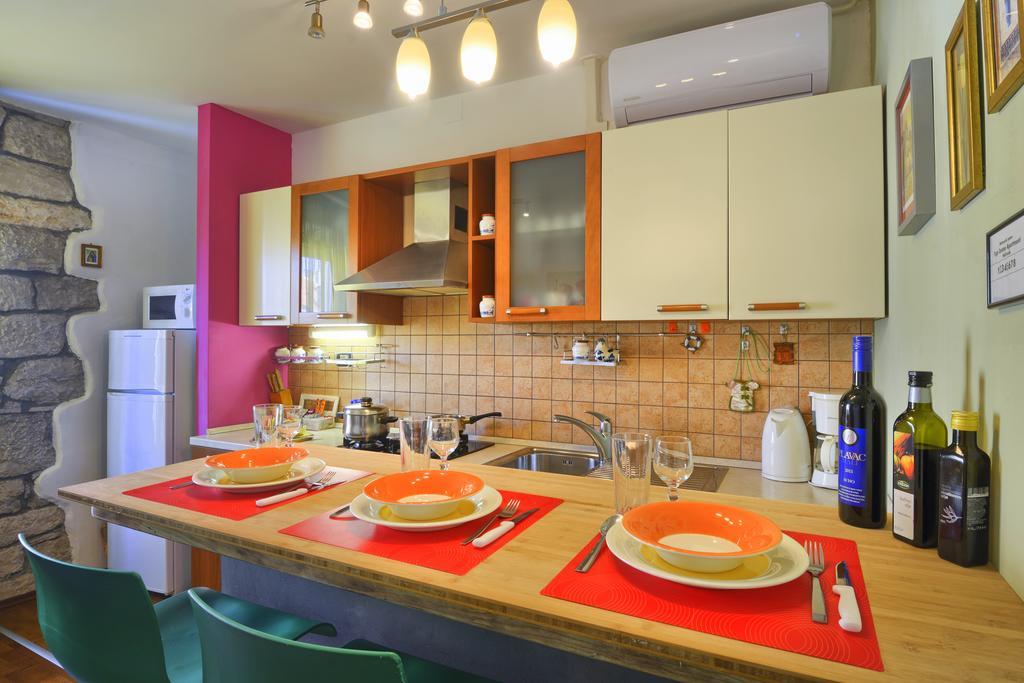 Top Center Room & Apartment Pula Exterior foto