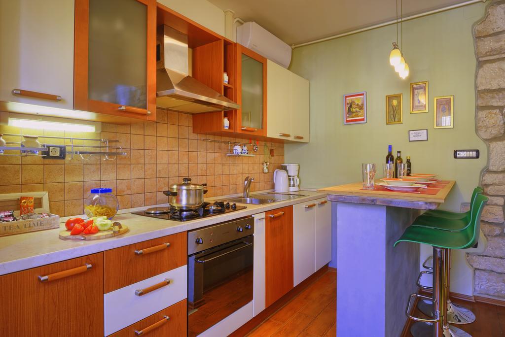 Top Center Room & Apartment Pula Exterior foto