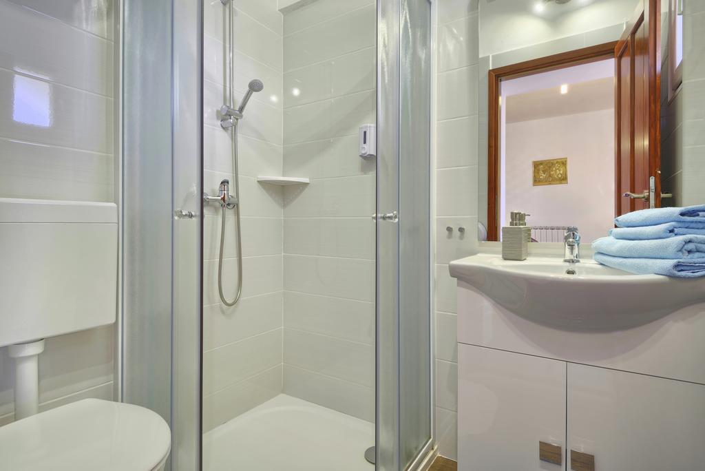 Top Center Room & Apartment Pula Exterior foto